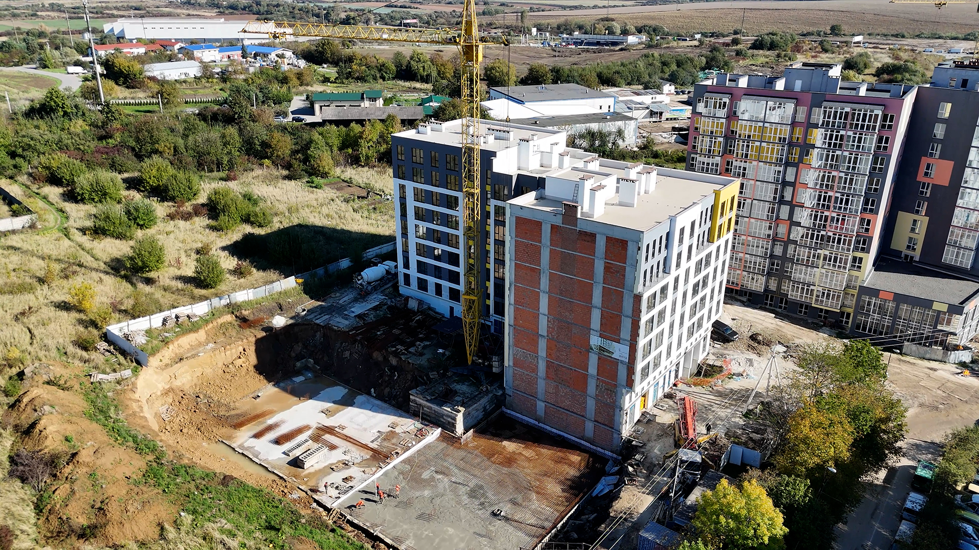 khid-budivnytstva-zhovten